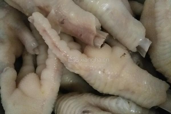 明虾鸡爪煲的做法图解1