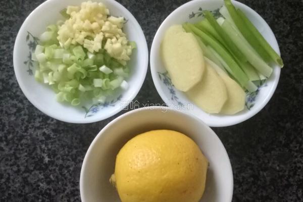 腊味柠檬虾的做法图解2