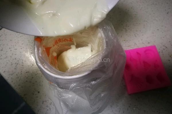 海洋酸奶慕斯蛋糕的做法图解8