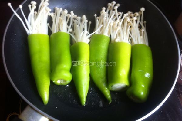 青椒酿金针菇的做法图解4