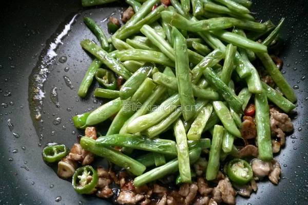 干煸豆角的做法图解12