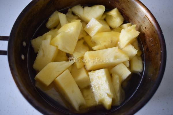 菠萝新吃法：菠萝水果茶的做法图解1