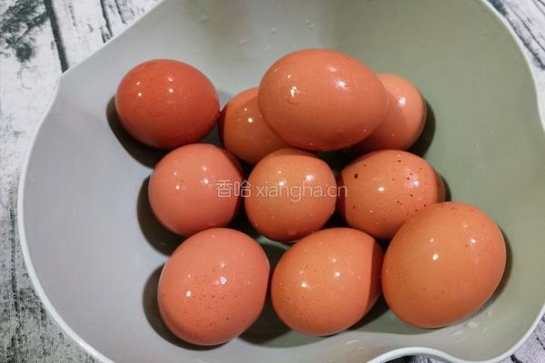 啤酒熏蛋的做法图解1