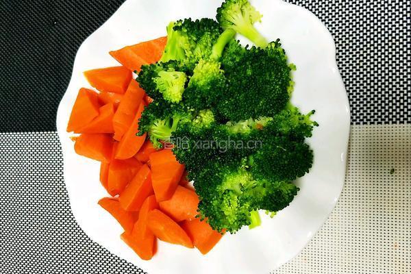 五彩蔬羊肉串的做法图解2