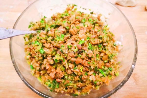 菠萝春笋鲜肉饺的做法图解6