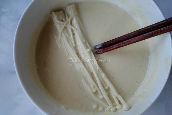油炸金针菇的做法图解4