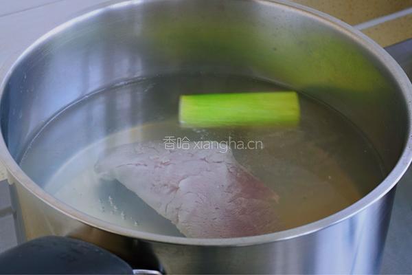 皮蛋生菜瘦肉粥的做法图解3