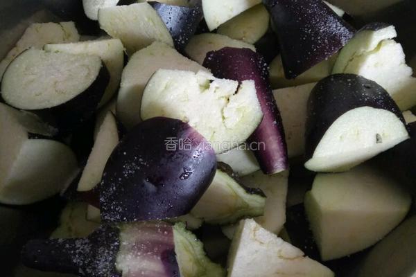 风味茄子的做法图解1