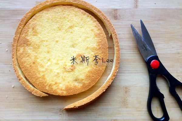 酸奶芒果慕斯蛋糕的做法图解2