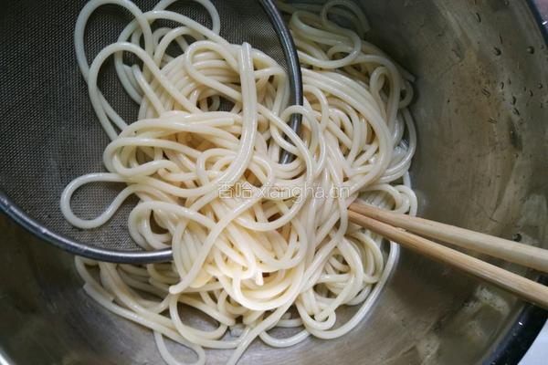 奶油蘑菇培根意面的做法图解5