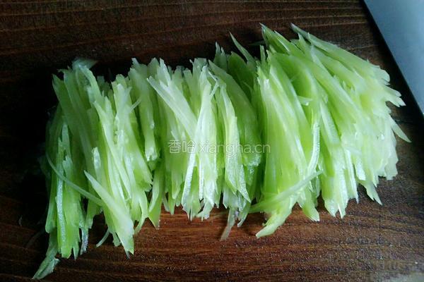 凉拌莴笋的做法图解3