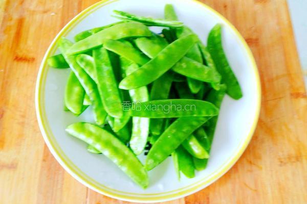 蒜蓉荷兰豆的做法图解1