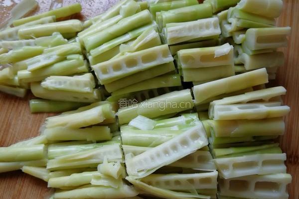 黄竹笋炒酸菜的做法图解4