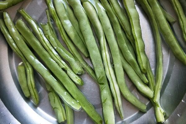 芋头豆角炖排骨的做法图解3