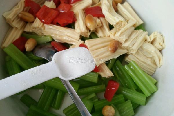 凉拌芹菜腐竹的做法图解8