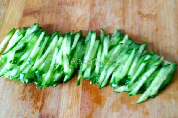 肉末黄瓜丝打卤面的做法图解3