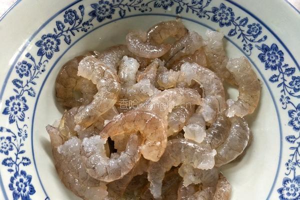 熘虾球的做法图解1