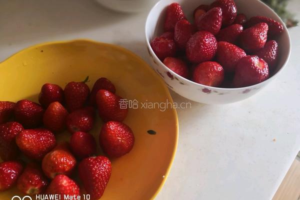 草莓酱的做法图解1