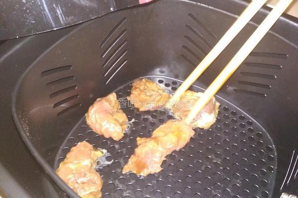 美味大拼盘 炸牛排与鸡翅根（空气炸锅）的做法图解1