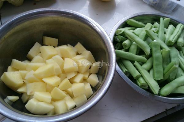 芸豆炖土豆的做法图解1
