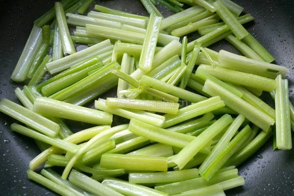 芹菜炒腐竹的做法图解10