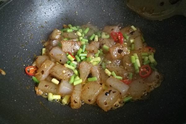 蒜薹煎凉粉的做法图解8