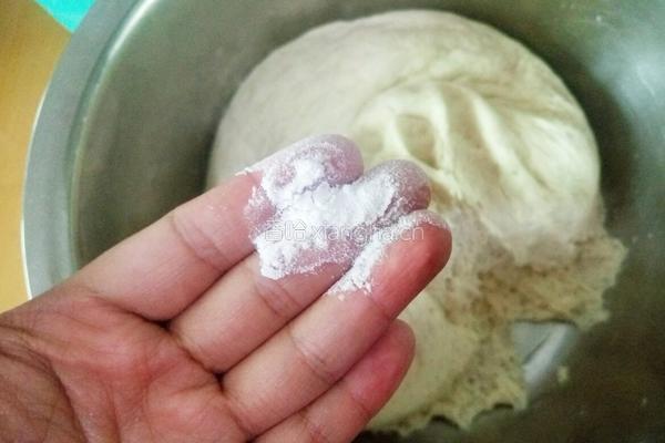 香菇胡萝卜猪肉包子的做法图解6