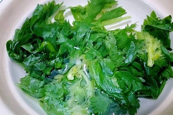 芹叶鸡蛋饼的做法图解3