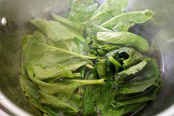 菠菜猪肝粥的做法图解2
