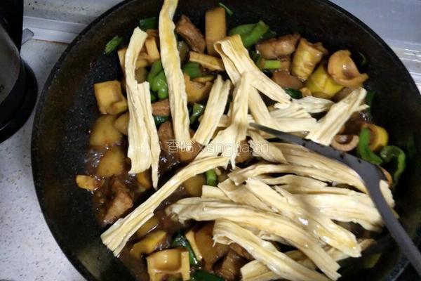 春笋萝卜烩菜的做法图解9