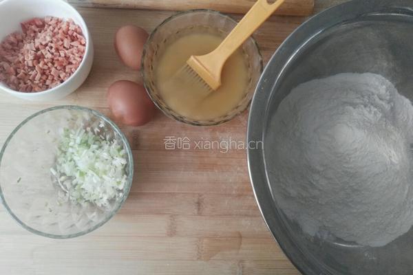 家常葱油饼的做法图解1