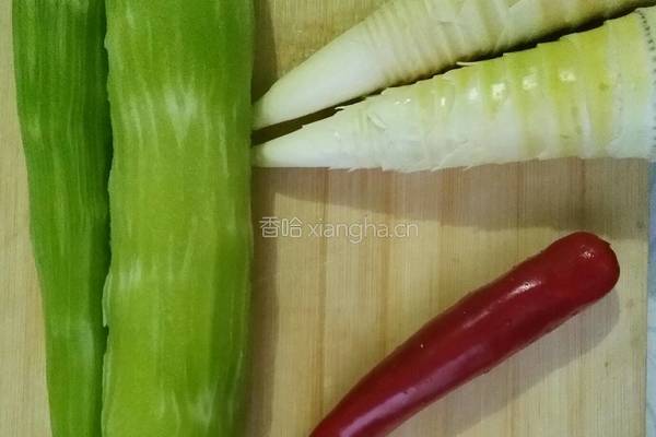 莴苣炒笋的做法图解1