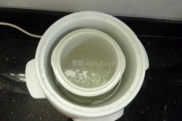 冰糖燕窝的做法图解5