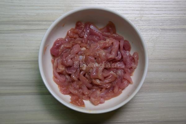 胡萝卜炒肉丝的做法图解1