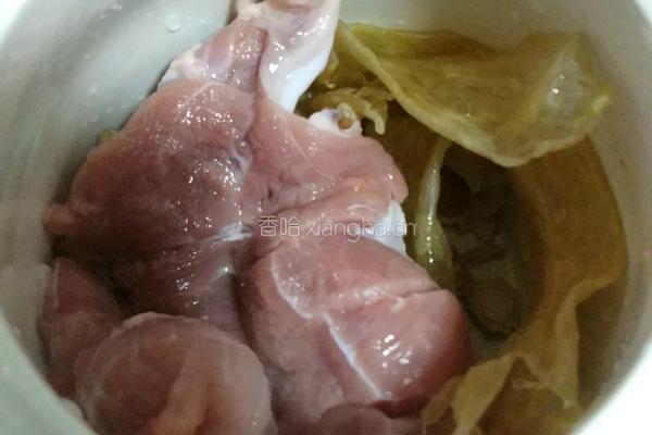 花胶洋参炖猪腱的做法图解4