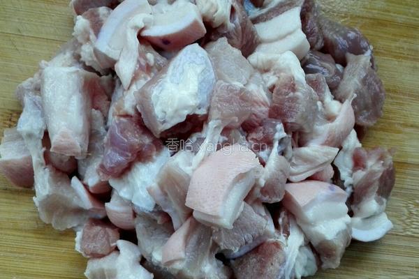 啤酒红烧肉的做法图解1