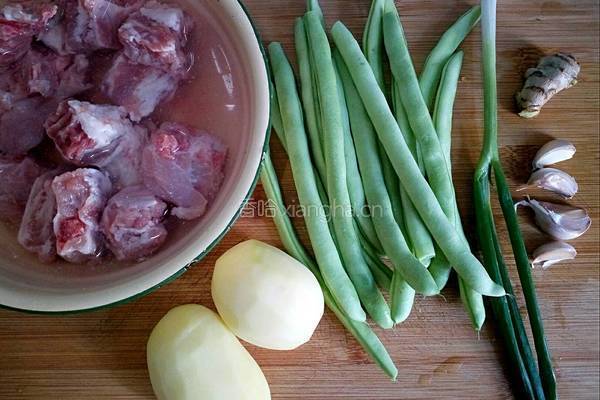 豆角土豆炖排骨的做法图解2