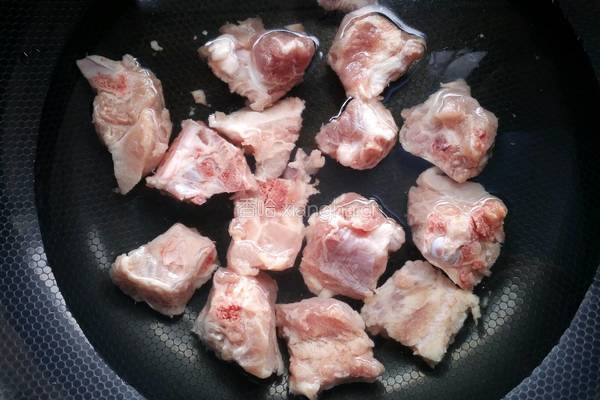 豆角土豆炖排骨的做法图解3