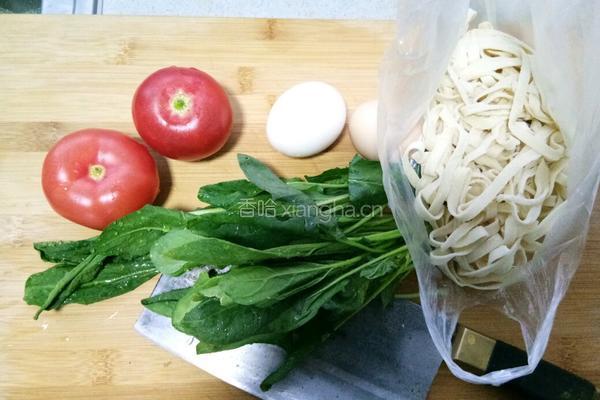 西红柿鸡蛋菠菜面的做法图解1