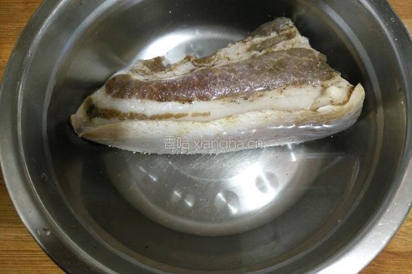 萝卜条蒸腊肉的做法图解1