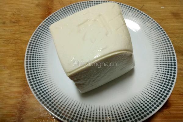 肉末榨菜香菇蒸豆腐的做法图解1