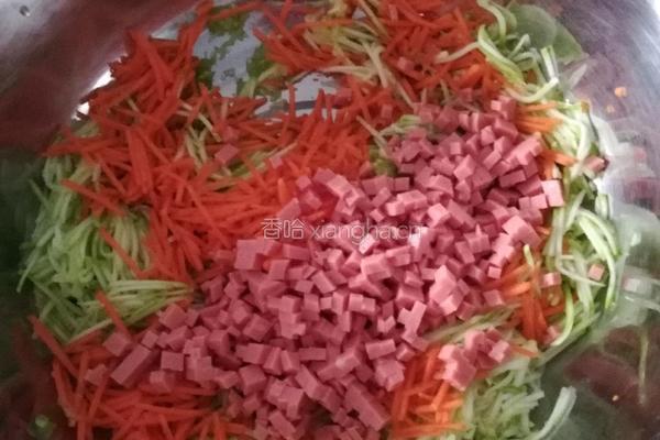 角瓜胡萝卜火腿煎饼的做法图解1