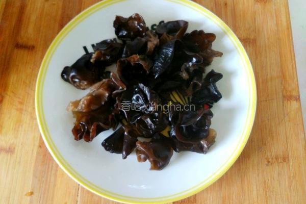 荷兰豆炒木耳的做法图解7