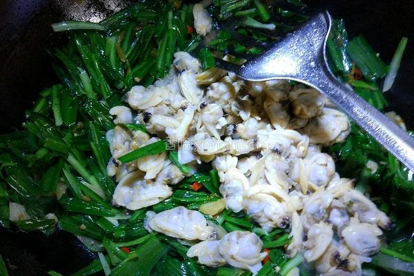 六耳韭炒蚬子肉的做法图解5