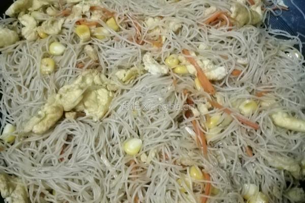 玉米鸡蛋炒米粉的做法图解4