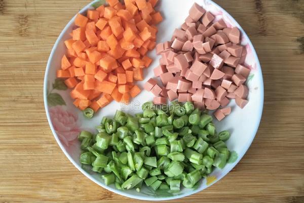黄金杂蔬炒饭的做法图解1