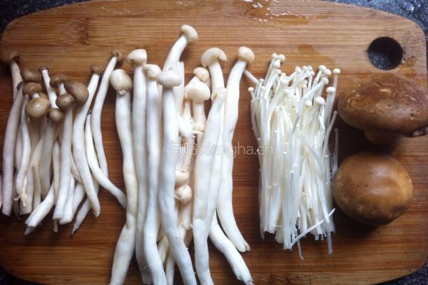 菌菇豆腐汤的做法图解1