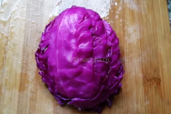紫甘蓝炒荷兰豆的做法图解2