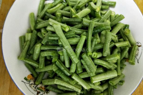 豇豆角炒肉的做法图解2
