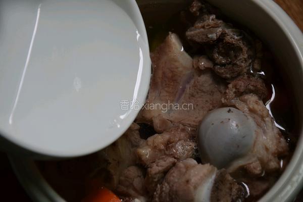 玉米胡萝卜骨头汤的做法图解4